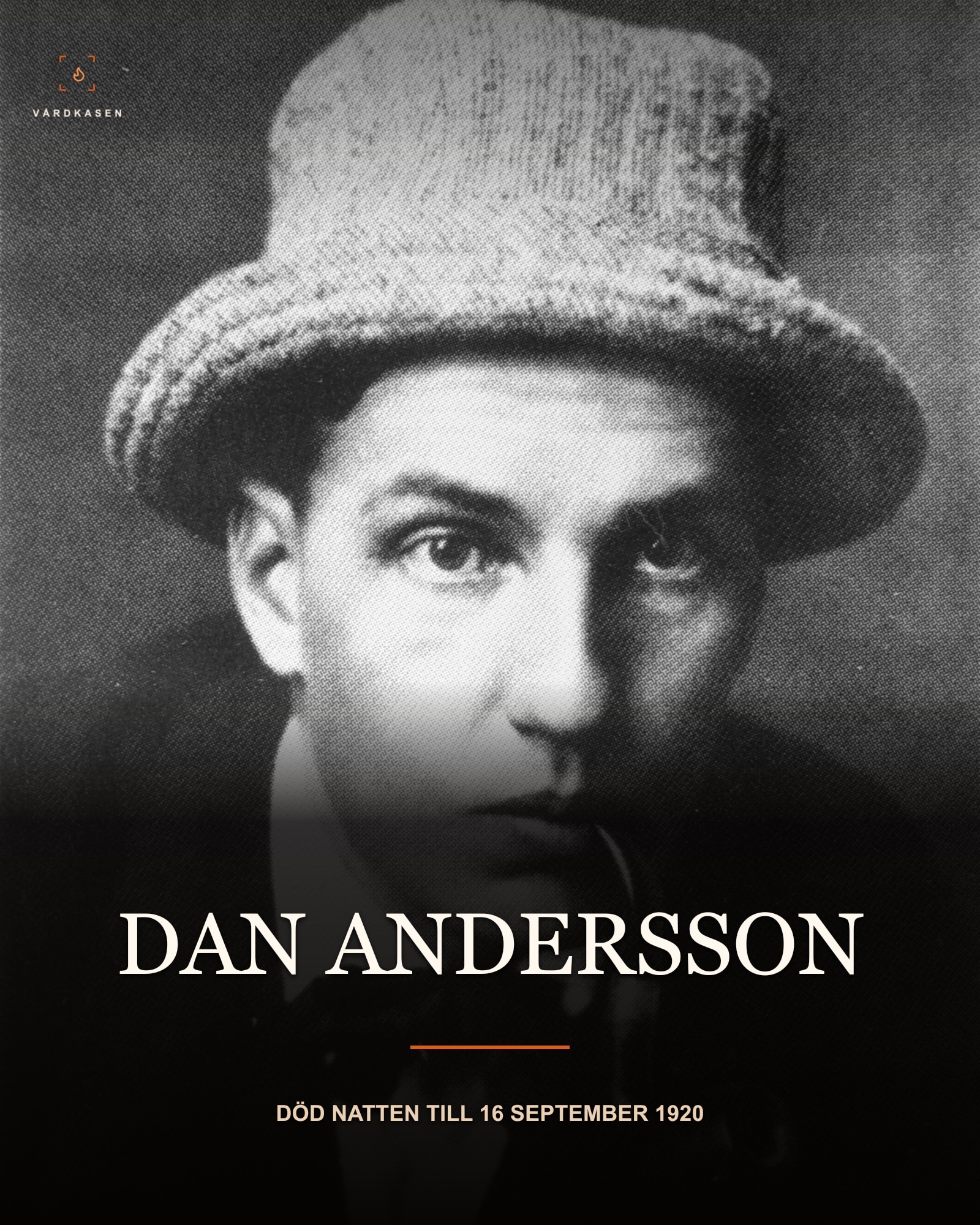 Dan Andersson, porträtt från tidigt 1900-tal. Okänd fotograf. Wikimedia Commons, File:Dan Andersson.jpg, public domain (PD Sweden), återgivet ur Svenskbygden 5/2008. Beskärning, skalning och textöverlägg; ingen AI-restaurering.